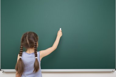 liseli kızlar okul yönetimi yakınındaki