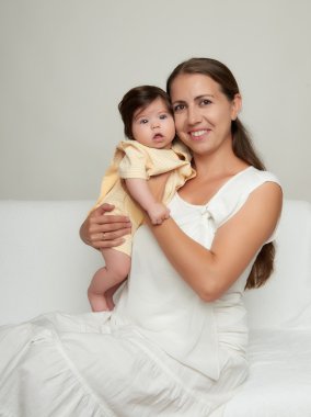 Anne ve bebek beyaz doğum