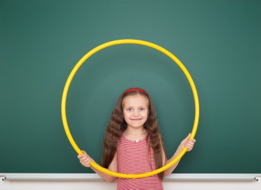 liseli kızlar okul yönetimi yakınındaki