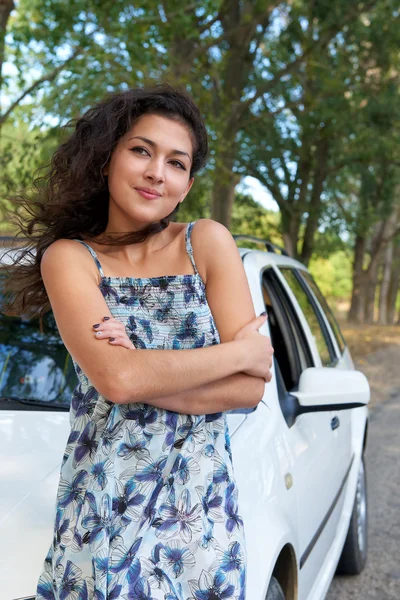 Girl and white car posing on the road — Stock Photo, Image