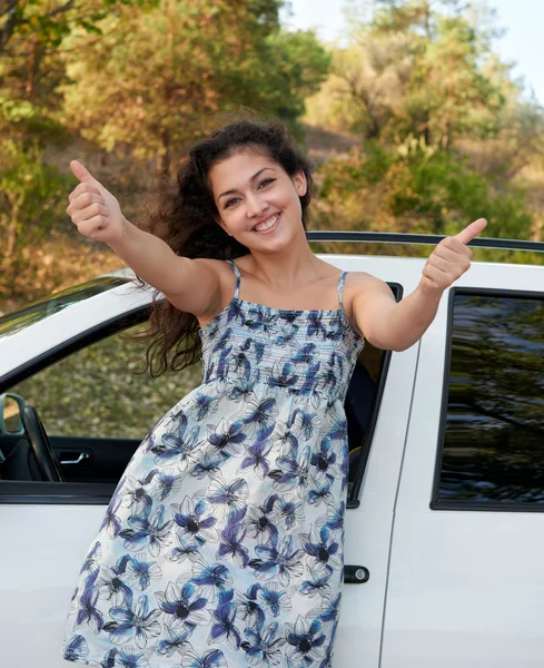 Girl gesturing on white car background — Stock Photo, Image