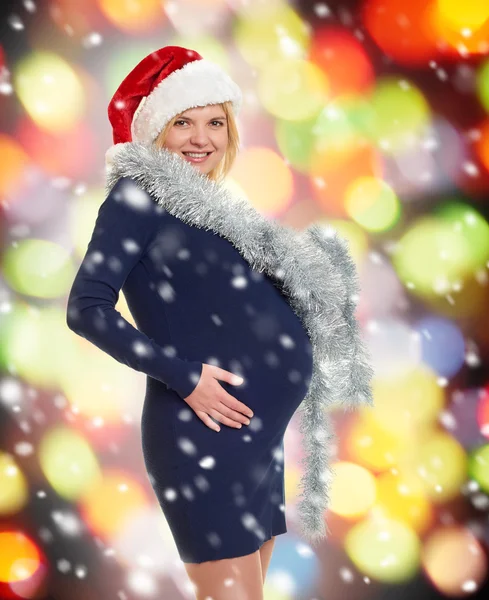 Noël vacances femme enceinte dans santa chapeau — Photo