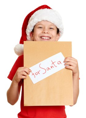 santa - kış tatil Noel kavramı mektup ile kırmızı şapkalı çocuk