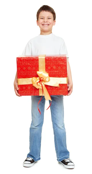 빨간 선물 상자와 황금 활-휴일 개체 개념 고립 된 소년 — 스톡 사진