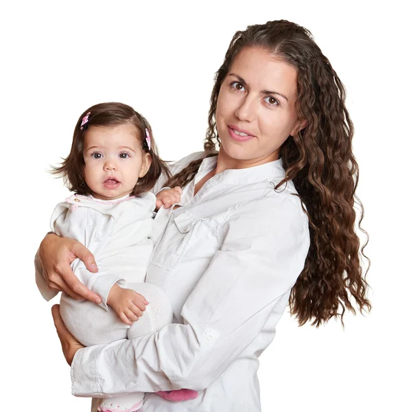 Портрет малышки и матери на белой, счастливой концепции семьи — стоковое фото
