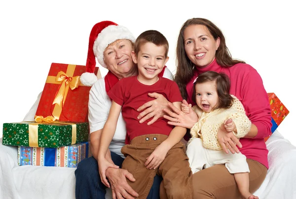 Lycklig familj med box gåva, kvinna med barn och äldre - holiday koncept — Stockfoto