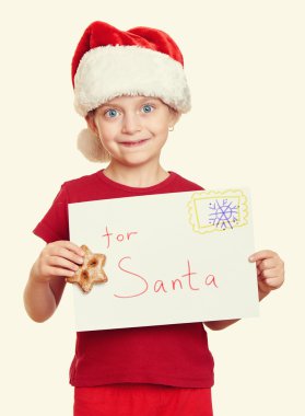 santa - kış tatil Noel kavramı mektup ile kırmızı şapkalı kız