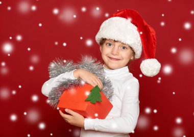 kış, çocuğu, Noel kavramı - Noel Baba şapkası ile mutlu kız