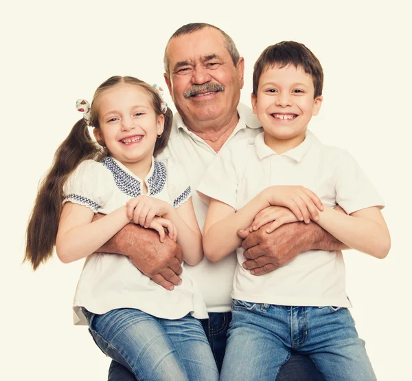 Retrato de avô e netos — Fotografia de Stock