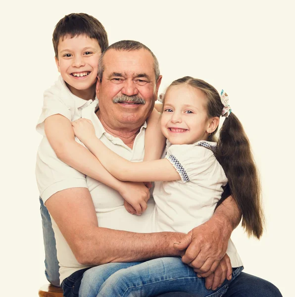 Retrato de avô e netos — Fotografia de Stock