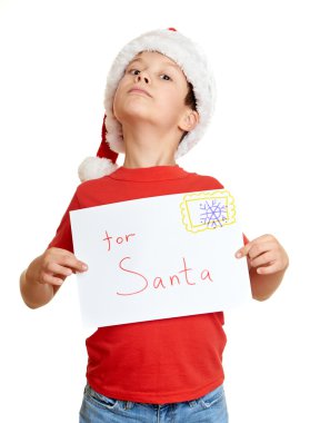 Kış tatil Noel kavramı - beyaz izole Noel babaya mektup ile şapkalı çocuk