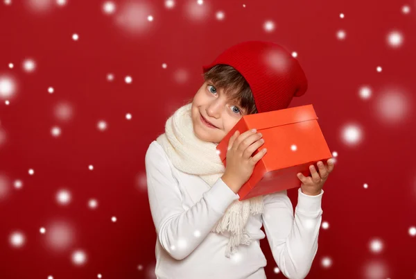 Winter, kind, de concept van de vakantie van Kerstmis - gelukkig meisje in hat wi — Stockfoto