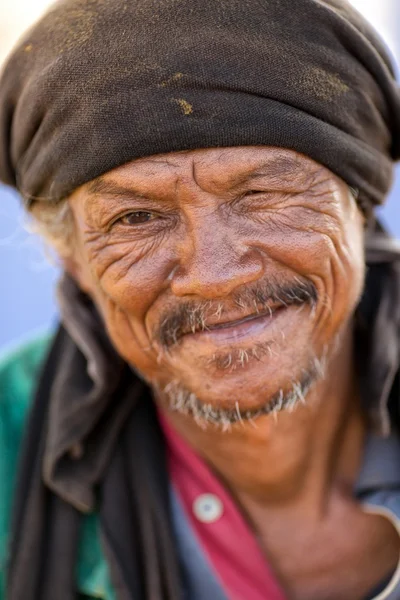 Tailandés sin hogar hombre —  Fotos de Stock