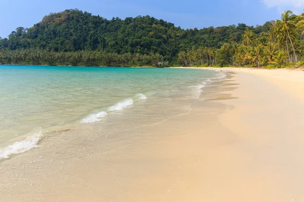 Тропический пляж в Таиланде — стоковое фото
