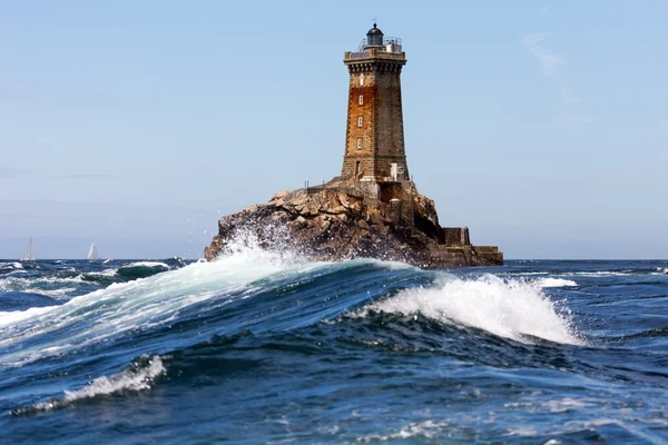 公開した海で灯台 — ストック写真