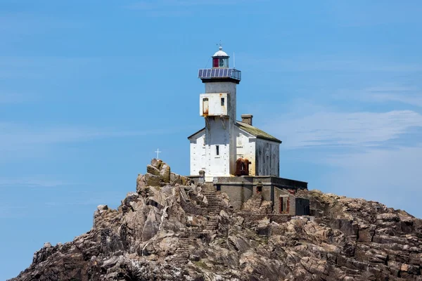 Lighthouse on small rock island — Stock Photo, Image