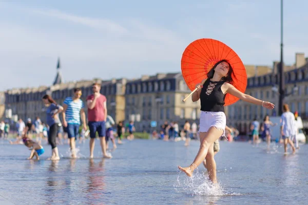 Asiatisk kvinna turist i Frankrike — Stockfoto