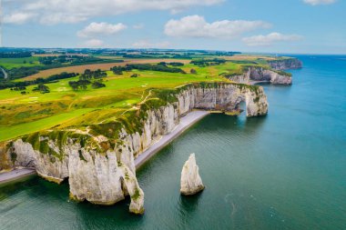Etretat kayalıklarının Normandiya, Fransa 'daki hava görüntüleri