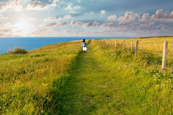 Woman Walking Cliff Coastline Normandy Antifer Point — Stock Photo, Image