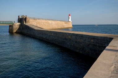 Zikzak iskele ve deniz feneri