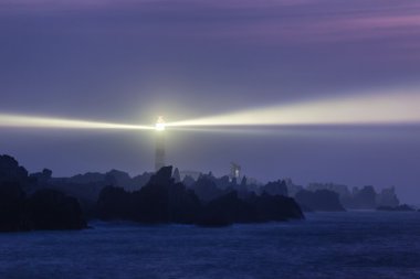 Geceleri güçlü deniz feneri