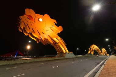 Ejderha köprünün başlı