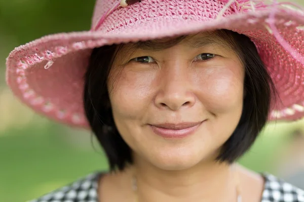 Mutlu olgun Asyalı kadın — Stok fotoğraf