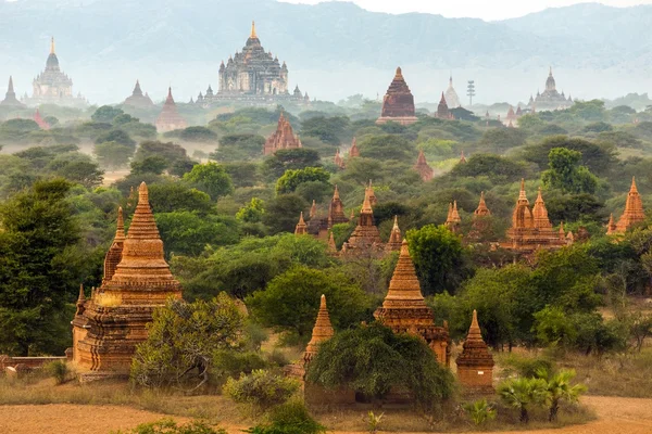 Bagan Pagoda peyzaj — Stok fotoğraf