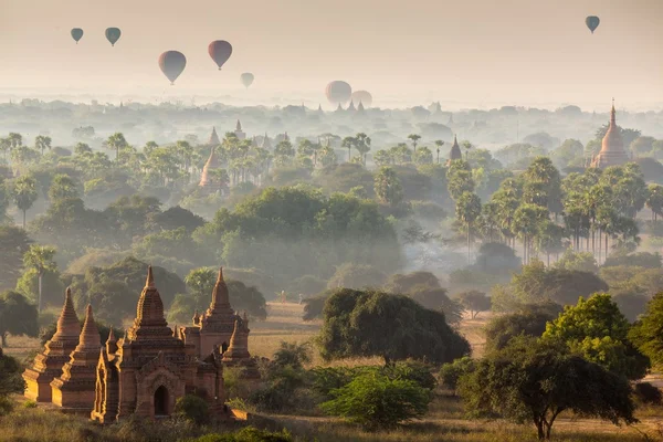 Paisagem pagode em bagan — Fotografia de Stock