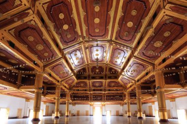 mandalay shwe nan daw tapınakta içinde