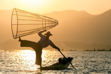 Birman fisher Inle Gölü