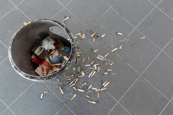 Cigarette butts and ashtray — Stock Photo, Image