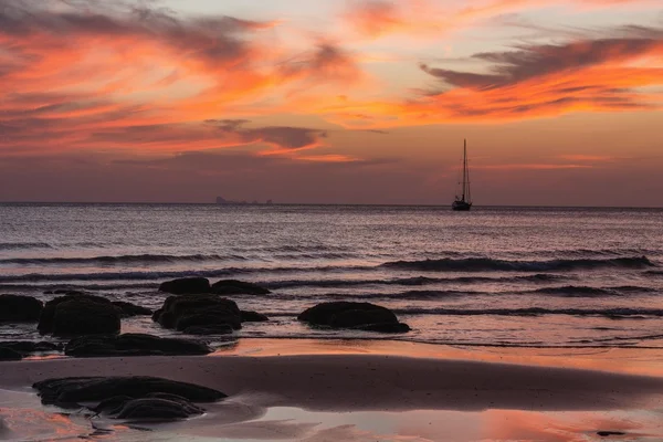 Atardecer en la playa tropical —  Fotos de Stock