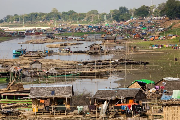 Obszar slumsów w Myanmar — Zdjęcie stockowe
