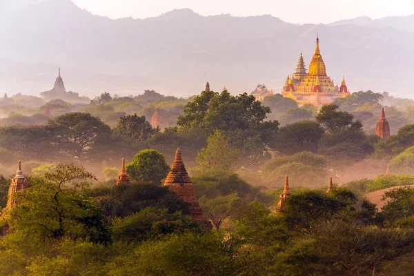 Pagode landschap in bagan — Stockfoto