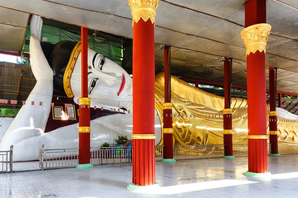 Myanmar yatan Buda — Stok fotoğraf
