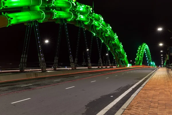 El puente del dragón en Da Nang — Foto de Stock