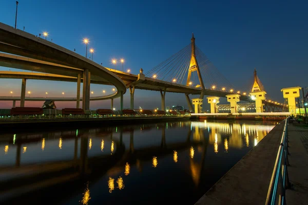 Bhumibol suspension Bridge at dusk in Bangkok — Stock Photo, Image