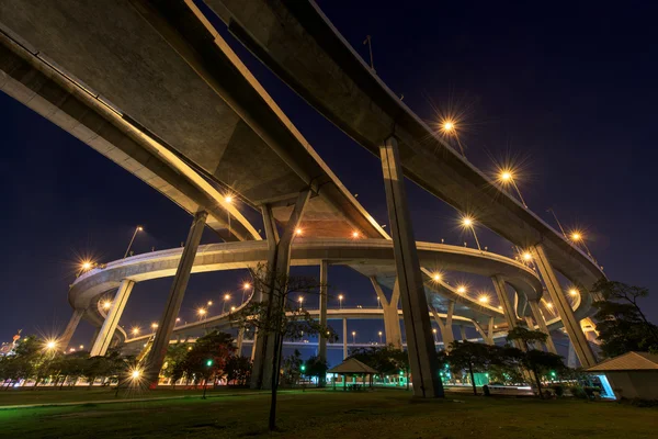 Ponte Bhumibol ao amanhecer em Bancoc — Fotografia de Stock