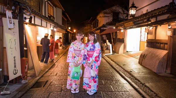 Japanese girls with Kimono at Kyoto old town — Stock Photo, Image