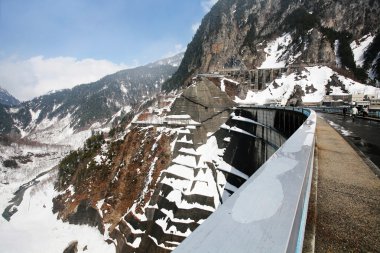 Tateyama, Japonya'da Kurobe Alp Barajı