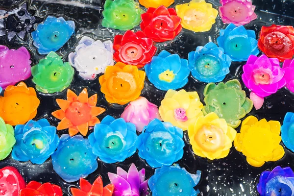 Floating flower candles by various colors — Stock Photo, Image