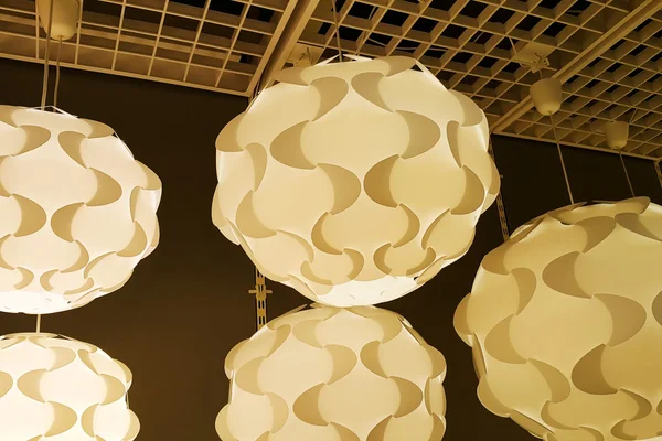 Lustre en plastique moderne éclairage de plafond — Photo