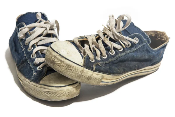 Viejas zapatillas sucias azules aisladas en blanco — Foto de Stock