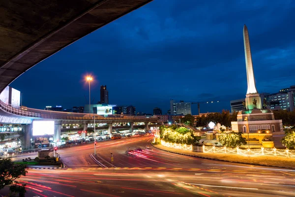 Victory Monument at dusk, Bangkok — Stock Photo, Image