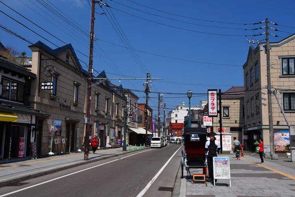 Водій рикші на Sakaimachi Street, Otaru — стокове фото