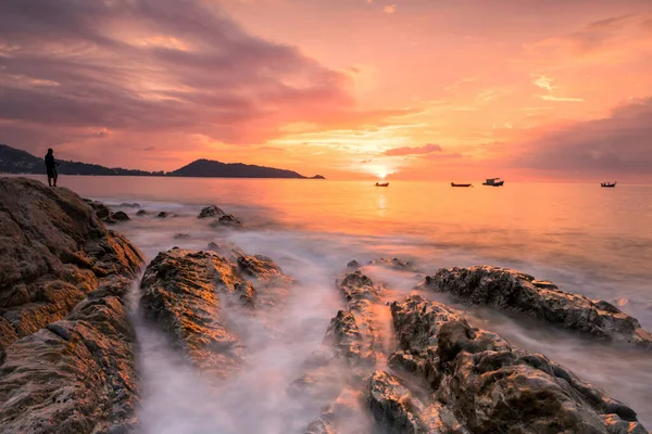 Bela Paisagem Marinha Pôr Sol Praia Kalim Patong Phuket Tailândia — Fotografia de Stock