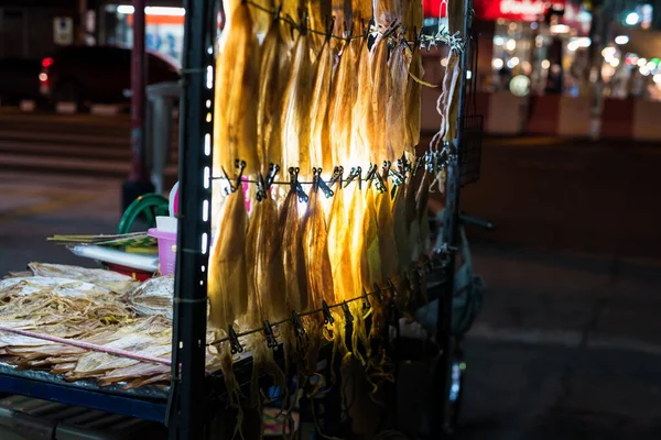 Gedroogde Inktvis Nachts Eten Beroemd Thais Straatvoedsel — Stockfoto