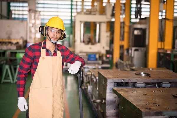 Smiling Asian Factory Young Worker Plaid Red Shirt Helmet Safety — ストック写真