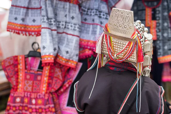 Задняя Часть Женщины Аха Традиционным Платьем Продажи Ручной Работы Детское — стоковое фото